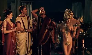 عروسک قرمز شستشو در حمام فلم سکس داکتر