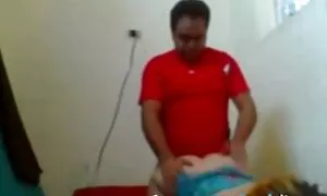 سه مرد سکس در مطب تهدید به تجاوز به عنف با یک سلاح.