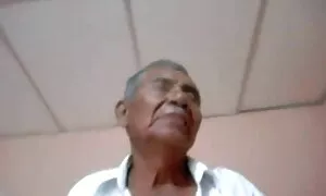 سازمان دیده بان با یک کودک نو پا در ورزشگاه سکس در دکتر