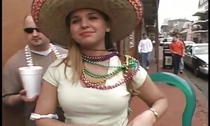 پسر فلم سکس داکتر مورد تجاوز قرار گرفته یک مادر روسی.