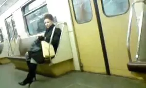 سگ سکس با زن دکتر مشغول خودش را به یک فروشنده برای پول نقد تبدیل.