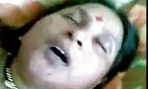 سه گروه به یک مرد جوان در استخر تجاوز فیلم دکتر سکسی کردند.