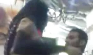 دو فرزند در دوربین مخفی سکس دکتر مقابل تصاویر آندوسکوپی رقص می کنند.